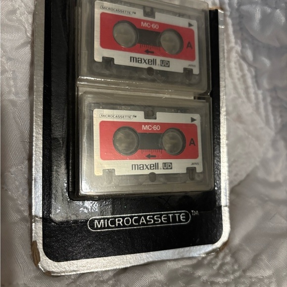 Microcassette MC-60 - Red and Black vintage one pack  includes two tapes - Picture 2 of 4